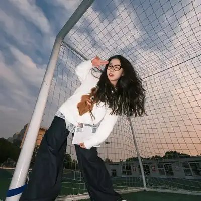 李彤